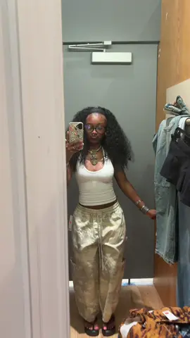 Spend the day with meeee :)) #vintage #2000s #spendthedaywithme #haul #SummerFashion #fashiontiktok #summerhairstyle 