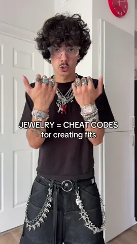 putting yall onto jewelry #fashiontiktok #outfitideas #outfitinspo #stylingtips #stylingideas #viralvideo #fyp #jewelry #accessories 