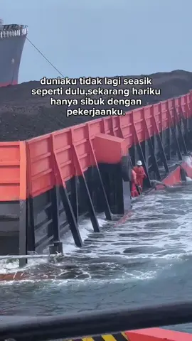 Tetap SAFETY FIRST kawan musim tenggara telah tiba,, #fypシ゚ #beranda #storypelaut #pelautpunyacerita #pelautindonesiatiktok #pelautindonesia #fyppppppppppppppppppppppp 