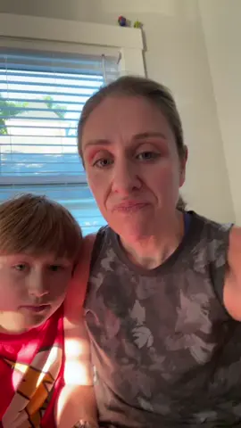 We tried and failed immediately at this #trend #imakethefaceyoumakethesoundchallenge 