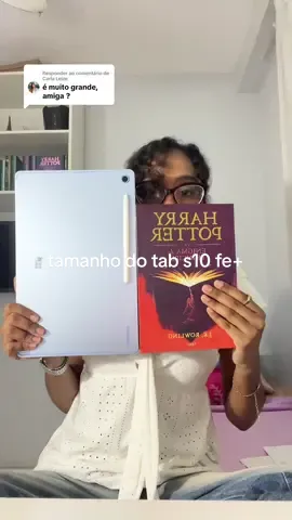 Respondendo a @Carla Leize  eu particularmente achei ele grandinho sim, porém nada absurdo  #fy #fyp #samsung #tablet #galaxytab 