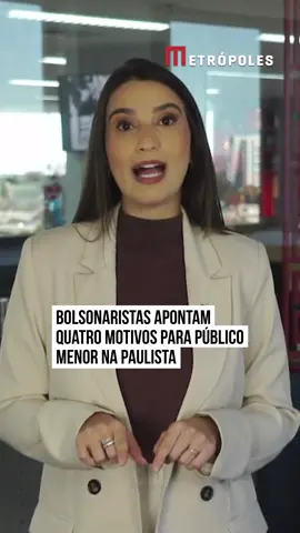 Lideranças #bolsonaristas admitem que o #público da #manifestação realizada na tarde do #domingo (29/6) na #AvenidaPaulista, em #SãoPaulo, foi menor do que o de atos anteriores. Líder do PL na Câmara e um dos organizadores da manifestação, o deputado Sóstenes Cavalcante (RJ) avalia que o público menor seria resultado de uma combinação de ao menos quatro fatores: 1. Copa do Mundo de Clubes da FIFA; 2. Início das férias escolares; 3. Fim de mês; 4. Intervalo de tempo pequeno entre a convocação e o dia do ato. O protesto foi convocado por Jair Bolsonaro em 14 de junho, ou seja, 15 dias antes do evento. Na hora da manifestação, acontecia o jogo pelo Mundial de Clubes entre o PSG e o Inter de Miami. Poucas horas após o término do ato na Paulista, foi a vez de o Flamengo entrar em campo contra o Bayern, também pelo Mundial de Clubes. O jogo começou às 17h e terminou por volta das 19h. O líder do PL diz que a data da manifestação foi decidida pelos organizadores já sabendo dos riscos de o público ser menor que o de outros atos em desagravo a Bolsonaro na Paulista. “Inicio de mês aí que teríamos mais gente de férias. Para deixar para agosto, seria muito tarde, porque a gente vai fazer um ato em setembro. Então, a decisão foi tomada mesmo com os riscos de ter menos gente”, disse. #tiktoknotícias 📹 Rafaella Ramos / Metrópoles
