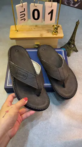 Dép Kẹp Da Luxury chống nhăn đế ế cao su đúc khâu chỉ chắc chắn #depkepnam #depkep #depquaikep #depdanam #depdoctor #depda #xuhuong2025 #xuhuongtiktok #tiktok #trend #trending #xuhuong #travel #xuhướng #trding 