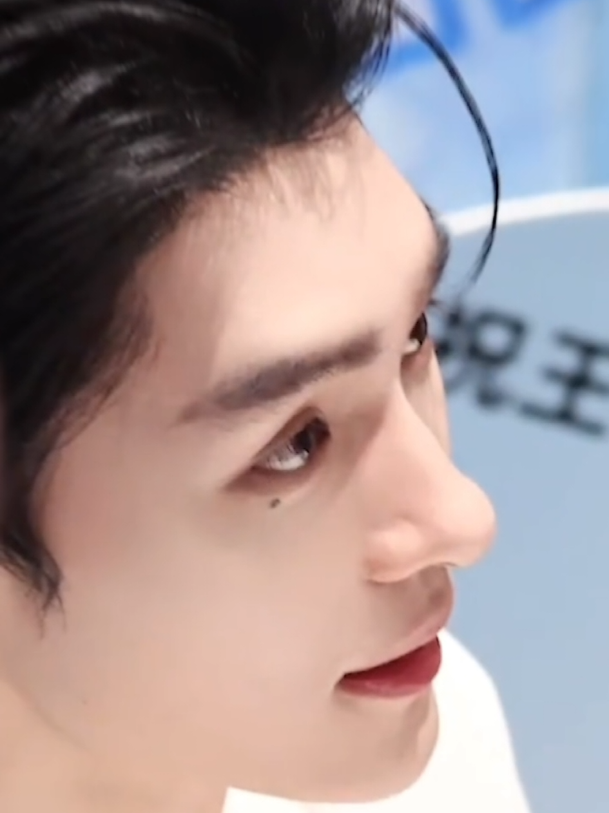 Penyen usap Tahi lalatnya aahhhhh😍😘 #wangyilei #handsome #fylpシ #chineseboy #aktorchina 