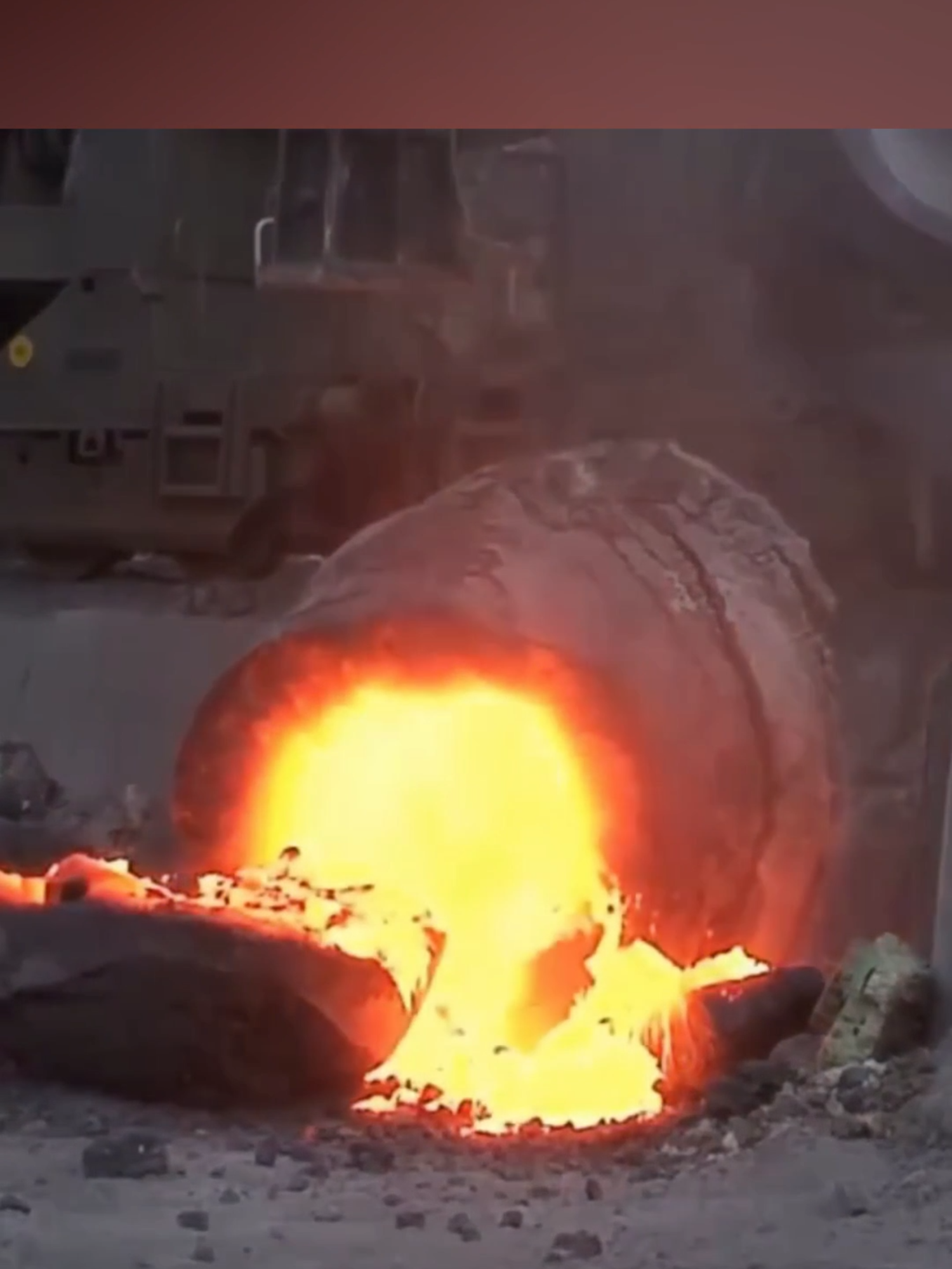 The Shocking Process of Slag Dumping 🌋 #SlagDumping #IndustrialProcess #EngineeringFacts #DidYouKnow #AmazingScience #ViralVideo #MindBlowing #ForYou #TikTokFacts #TrendingNow