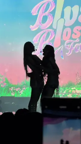 JuneMewnich and the way they touch 🩷💜 #JuneMewnich #จูนมิวนิค #CapCut 