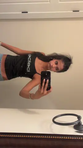 wait i’m so tan #dontlookatmycounter 