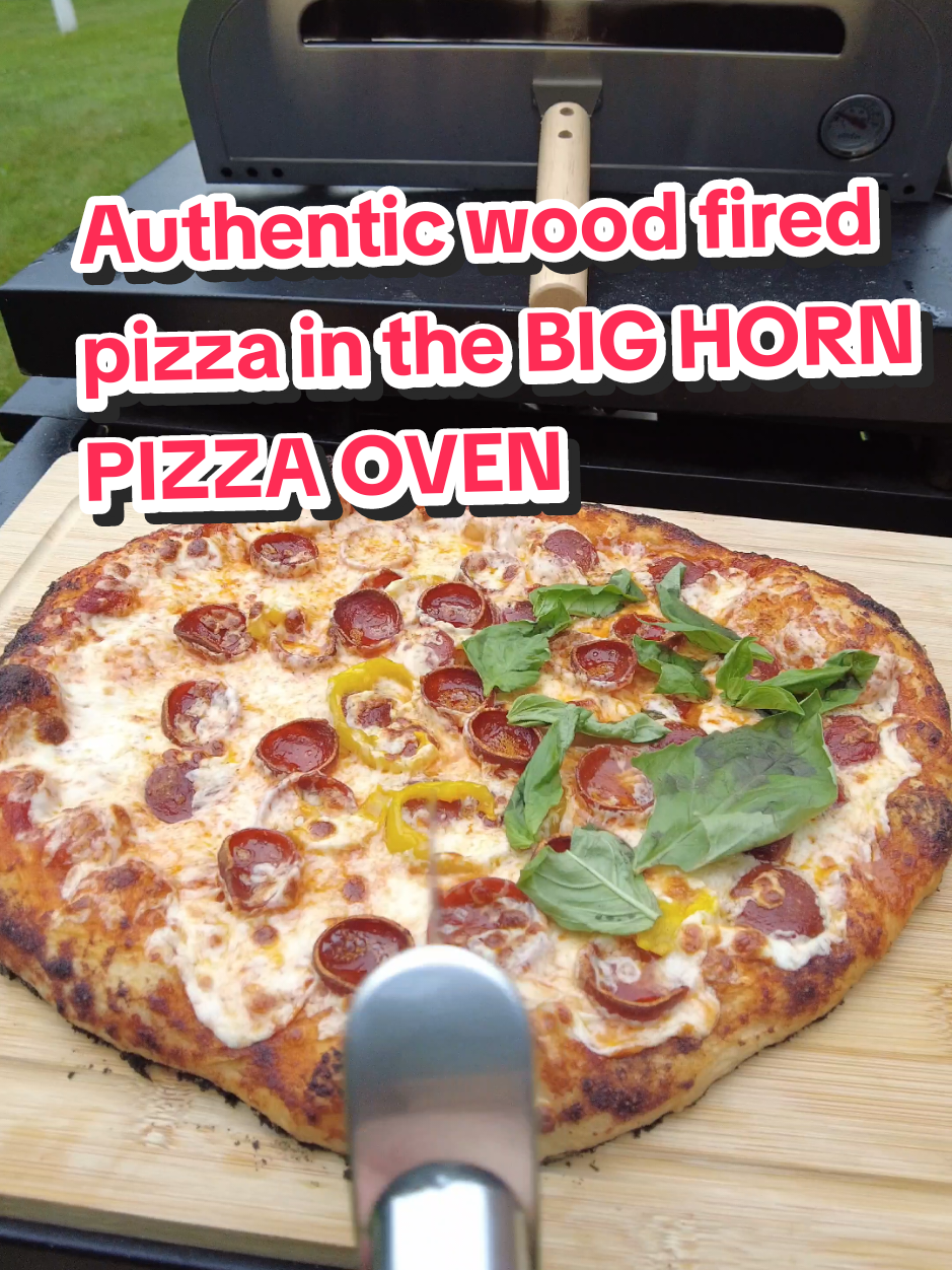 You can't beat backyard wood fired pizza. #bighornpizzaoven #pizza #woodfiredpizza #pelletgrill #pelletsmoker #newyorkstylepizza #neapolitan 