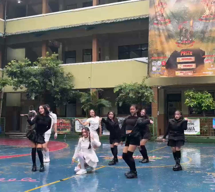 H2H cover by way13 #rookie #hearts2hearts #h2h #thecase #fyp #dancecover #highschool 