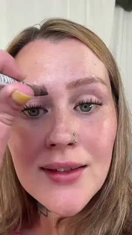 Your brows look like they grew this way😎 #imethodbeauty#imethod#imethodstoreofficial #4Dbrows#eyebrowpencil#hairlikestrokes#curvedeyebrowpen #microblading #microbladingeyebrows #makeup  #browtattoo #naturalbrows #affordablemakeup #crueltyfreemakeup #losangeles #La #Ca