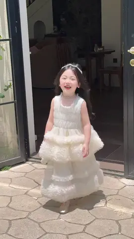 Nụ hoa xinh ạ  #mevabe #thoitrangtreem #embedethuong #cutebaby #vaytreem #xuhuong 