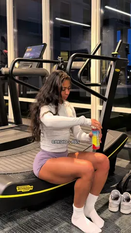 Late seshh, but we got it done!!  Did not want to do this today, but it's work and somebody's gotta do it!! Atleast I had my @OxyShred Energy to help me through and stay locked in!! Workout: Knee tucks: 3x20 Jack knifes: 3x15 Weighted toe taps: 3x20 Alternating leg lifts: 3x20 (10 each leg) Cardio: Treadmill sprint intervals 10x30 sec sprints #sprints #abs #abworkout #core #coreworkout #bodybuilding #powerlifter #gymgirl #FitTok #fyp #fitnessmotivation #oxyshredenergy