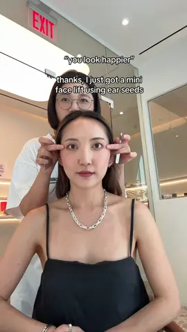did you know by targeting the right acupressure points on your ear— you can give yourself a mini face lift?! @byAVA launched a V-line ear seed kit in collaboration with a certified ear therapist in Korea and it’s mind blowing. #earseeds #beautyeartherapy #eartherapy #kbeautywellness #facelift #holisticwellness 