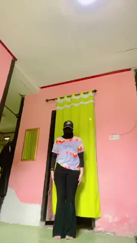 susah jg tarian ini tapi lumayanlah,,masih mau belajar 😁 @rs.pjok hallo kk,,maaf blm terlalu sempurna maklum baru belajar🙏 #dance #dc #dancechallenge #tariandayak #trendingtiktok #trend #foryoupageofficiall #tiktokdance #viralvideos #masukberanda #tutorial #fypage #fypviral #fyppppppppppppppppppppppp 