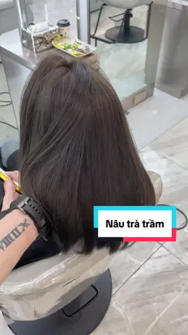 Nâu trà lạnh  nhẹ nhàng nhưng vẫn rất trẻ trung #xuhuong #salonquan7 #tocdepquan7 #màu_tóc_đẹp #mautocdep #nautralanh 