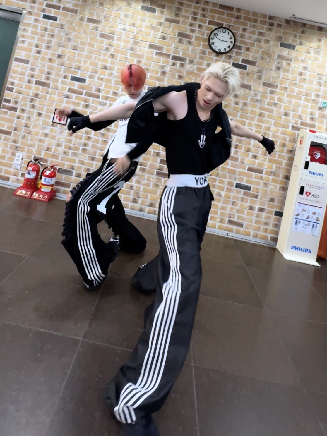 skrrrrrrrrrrrrr #Outside💫 with #HEESEUNG #NI_KI💥 #DESIRE_UNLEASH #ENHYPEN