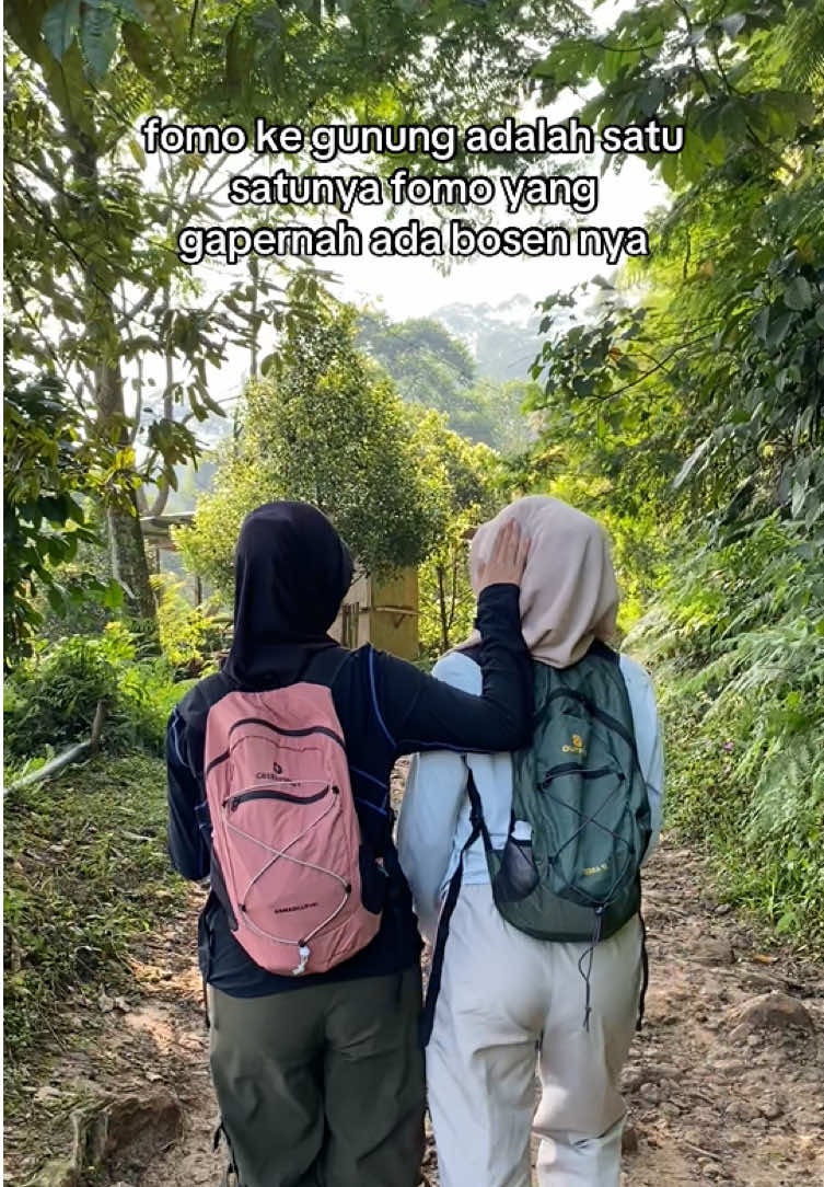 #pendaki #pendakigunung #pendakiindonesia #pendakicantik #treking #Hiking #gunung #taslipat #tasgunung #taslipattravelling #tastravellipat #taskecil #backpack #cisadon 