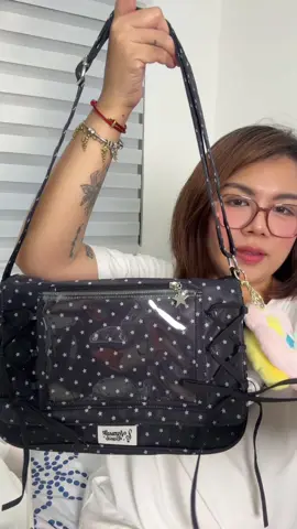 The perfect shoulder bag / cross body bag for school or even for work!   #vanwalkbags #vanwalkbag #shoulderbsg #crossbodybag #happybandcollection #schoolbag #backtoschool  