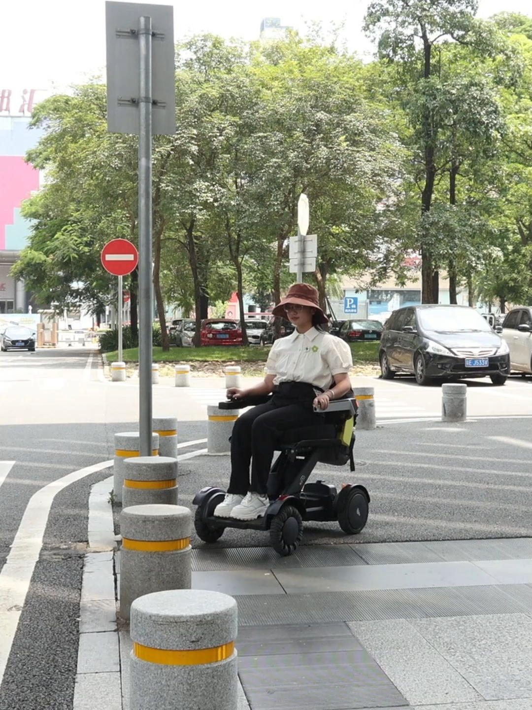😲🌀Tight space? No problem. Watch the M4 glide around poles with 360° precision. Tap the link in our bio to order now! #xstom4 #xsto #xstomobility #wheelchair #electricwheelchair #powerwheelchair #Foldablewheelchair #ambulatorywheelchairuser #powerchair #ordernow