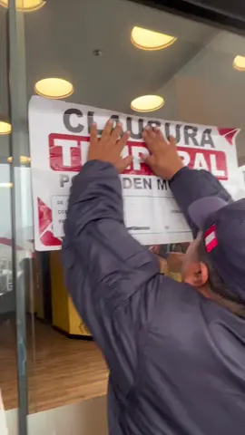 Clausura temporal de gimnasio ante diferentes observaciones, como áreas no declaradas en los planos, vías de acceso obstaculizadas, infraestructura con falta de mantenimiento, entre otras faltas que podrán ser subsanadas por dicho establecimiento mediante el tiempo correspondiente.  📍Smart fit, Real Plaza Puruchuco #francotiktok #francovidalalcalde #kick #smarfitperu #smartfitpe 