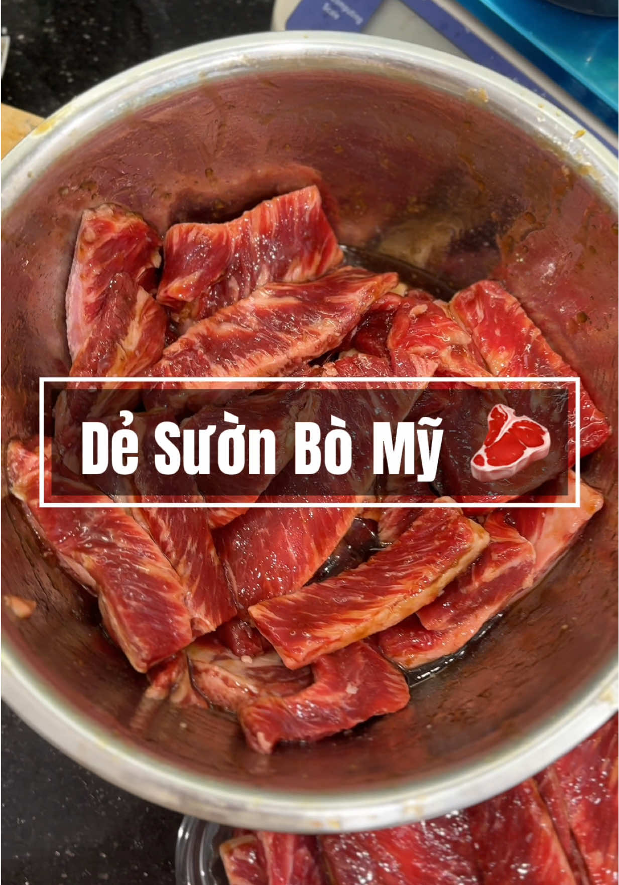 Dẻ sườn Bò Mỹ luôn được điểm danh trong các đơn thịt nướng BBQ 😆🥰  Dẻ sườn Bò sẽ được sơ chế thái sẵn miếng xếp khay 200g hút chân không kín 😊 🥩 Dẻ Sườn Bò Mỹ rút xương - Miếng thịt nhìn như có các vân hoa bởi dải nạc mỡ phân bố đều trải khắp giúp miếng thịt luôn mềm, béo ngậy #bbq #thitnuongoday #nuongngonhanoi #beefsteak 