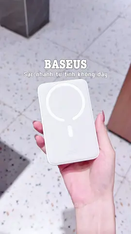 Sạc dự phòng không dây BASEUS 20.000mAh, sạc 3-4 lần cho chiếc iphone của tui lận đó. Từ dòng iphone 12 trở lên thì xài được, sạc nhanh không dây & có thể cắm sạc cổng type-C tuỳ thích nè #baseus #sackhongday #sackhongdayiphone #magsafe #magsafecharger #sackhongdaybaseus #sacbaseus #review #unboxing #docongnghe #reviewdocongnghe #xuhuong #fyp #chichi2k 