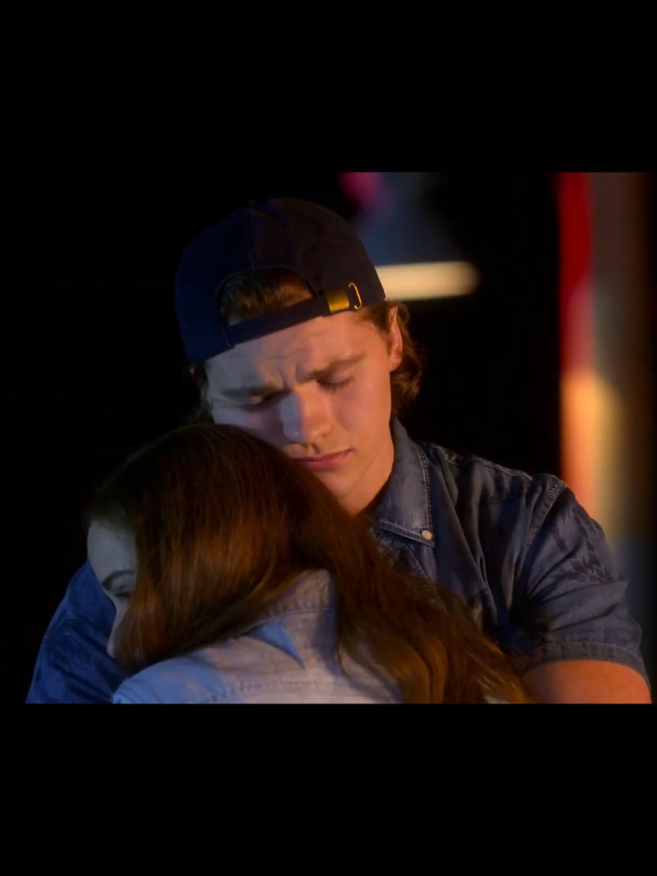 I need Lee so badly in my life 💛💚 #leeflynn #elleevans #thekissingbooth #friendship #tkb #movie #bestfriend #xyzbca #foryourpage 