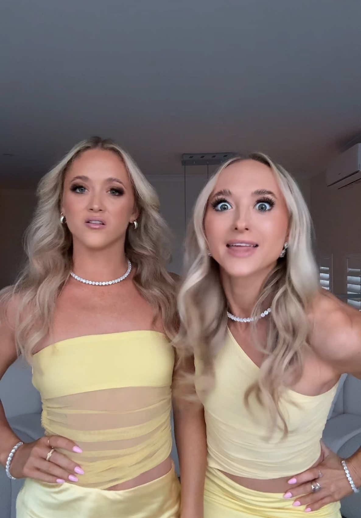 🤮👰🏼🙊 These dresses are giving Beauty and the beast! #twins #beautyandthebeast 