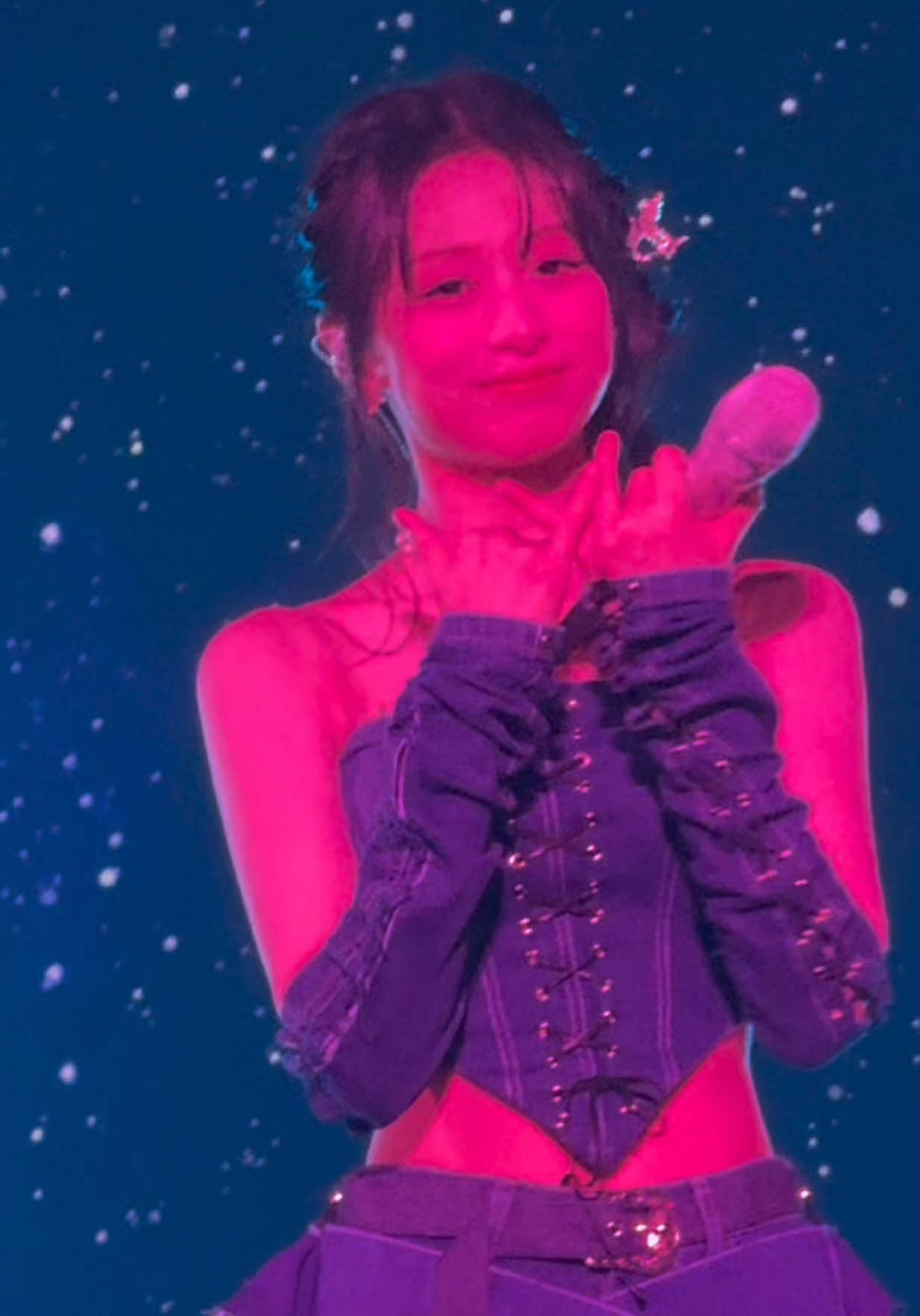Thank you Ahyeon 😭❤️ #AHYEON #아현  BABYMONSTER 1ST WORLD TOUR HELLO MONSTERS IN TAIPEI TAIWAN DAY 2 #babymonsterintaiwan #hello_monsters_taipei #babymonsterintaipei #babymonster #베이비몬스터터 NTSU ARENA HOT SAUCE