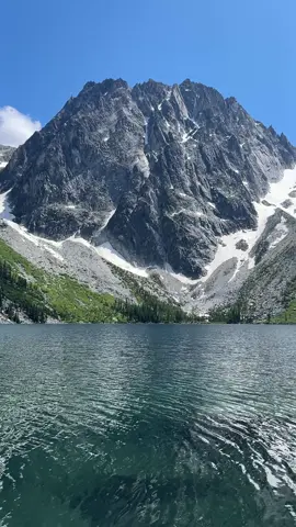 it wasn’t an easy journey but this view makes it all worth it 🥹 📍Colchuck Lake Okanogan Wenatchee National Forest #pnw #Hiking #alpinelake #hike #washingtonstate #hikingtiktok #nature #Outdoors #pacificnorthwest 