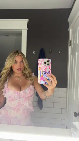 never gonna stop posting this dress