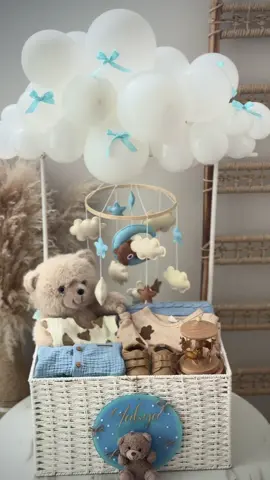 Our Little Cloud hamper in blue for a baby boy! ☁️ ✨ #dubai #VIPBaby #balloons #WelcomeHomeBaby #LuxuryGiftIdeas #momtobe #babyhamper #welcomebaby #uae🇦🇪 