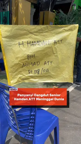 Kabar duka menyelimuti dunia musik Tanah Air. Pedangdut senior Hamdan ATT meninggal dunia pada Selasa (1/7/2025), sebagaimana dikonfirmasi langsung oleh sang putri, Aisyah. “Waalaikumsalam, betul, meninggal dunia pukul 12.00,” ujar Aisyah saat dihubungi awak media. Sebelumnya, pada Oktober 2024 lalu, pelantun lagu ‘Termiskin di Dunia’ sempat menjalani operasi akibat pecah pembuluh darah.  Setelah prosedur medis tersebut, kondisi Hamdan ATT sempat dilaporkan berangsur membaik. Namun, kondisi itu kembali menurun beberapa waktu terakhir.  #Jakartashowbiz #HamdanAtt #Dukacita #fyp #fypシ 