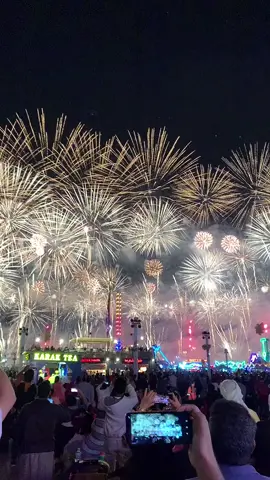 Happy Canada everyone ♥️ 🇨🇦. #toronto #tiktokcanada #niagrafalls #canada_life🇨🇦 #tiktok #fypシ #hussfamily #fireworks 