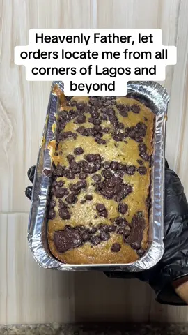 Banana bread lovers gather here 🍌✨ Loaded with chocolate chunks, baked fresh daily  A foil goes for ₦4,000 you will be back for more, promise 😋 Available in Egbeda,deliver within Lagos  Slide into my DM to place your order 💌 #cakesandmorebyannie #healthybananabread #cakesandmorebyannie #goviral #fyyyyyyyyyyyyyyyy #egbedabaker #bananabread  #BLVCOMMUNITYGOLD #BLVCOMMUNITYGOLD #BLVgoodday