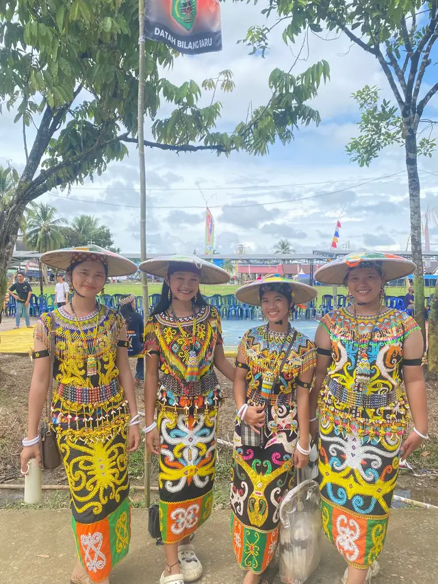 Para penari dan pemain musik pembukaan Mubes kenyah Lepoq bakung di datah bilang baru😎🔥 #datahbilangmaju #mahakamulu #samarinda #dayakkenyahbakung #kalimantan #mubes #fypage #fypシ゚viral 