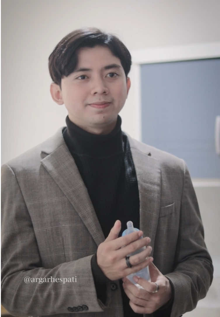 Kekunci di kantor sendiri?! @Arga Aigoo  #SerialTikTok #TikTokTainment #TikTokSeries #TikTokSeriesFuture #drama #argarhespati #suneedaycreative #dramatiktok #viraltiktok #kehidupan #karyawan #kantor #pacar #cinta #bos #selingkuh 