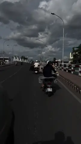 Con người thường chọn im lặng sau khi mất đi thứ gì đó, trong có vẻ rất vô nghĩa, nhưng thật ra lại rất đau lòng...
