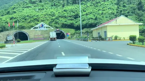 Cảm giác lần đầu lái xe qua hầm đèo hải Vân , dài hơn 6km 