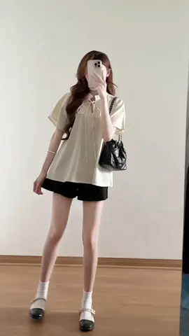 Tui không biết hôm nay mình xinh... hay cái outfit này nó có phép thuật nữa mấy bà