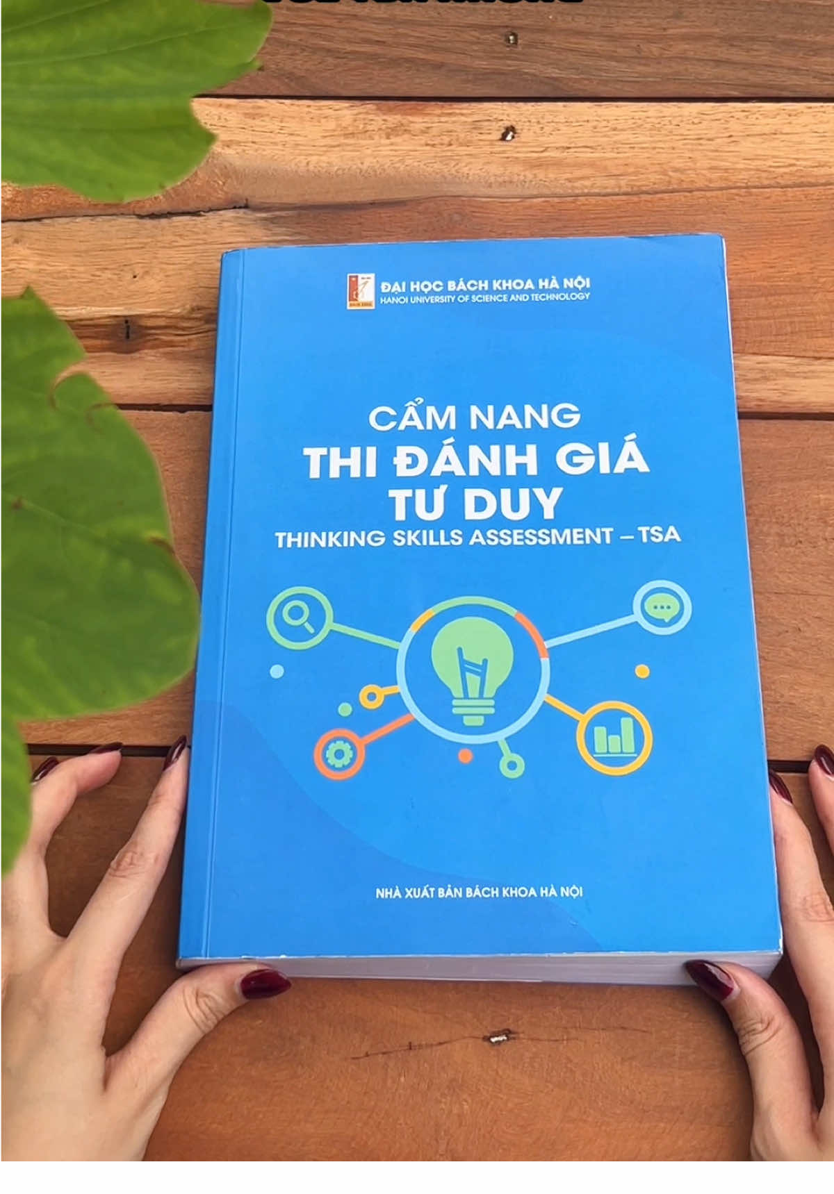 Muốn ôn thi TSA mà còn lăn tăn ? Cuốn sách này chính là giải pháp 💡 - Cẩm nang thi đánh giá tư duy #LearnOnTikTok #hoccungtiktok #tsa #hoctap #onthi #2k8 #sach #hoctap📚 