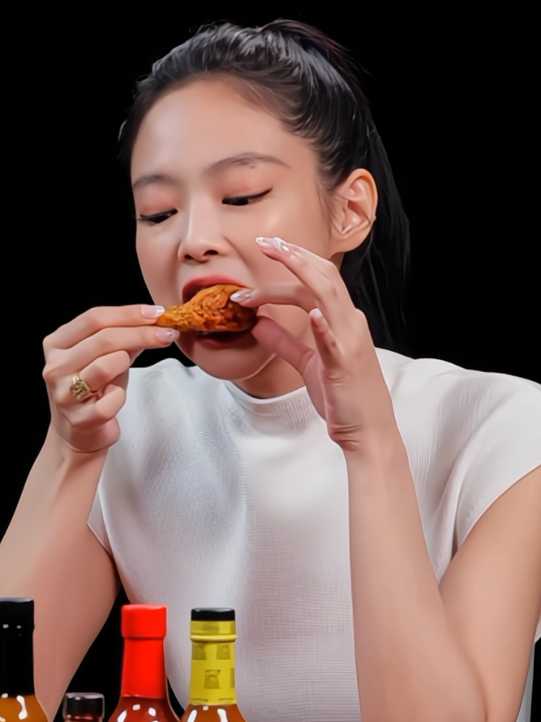 Jennie eating #jennie #blackpink | #fancam #eatingfancam #fancamidol #kpopeating [ #mmukrsjd ] #fyp #foryoupage #foryou #fypage #fyppppppppppppppppppppppp 