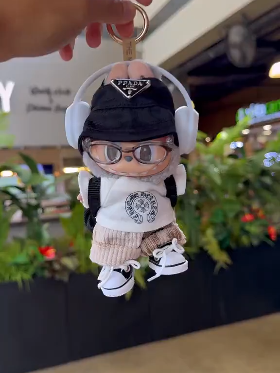 waited sooo long for these but finally got my labubus from  #labubu #labubuthemonsters #popmart #labubumacarons #labubuhaveaseat #girlies #cutefinds #plushies #cuteplushie #plushkeychains