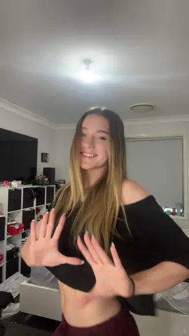 caved into this dance dc: @Kyra johnsonn #fyp #dance #nobrokeboys