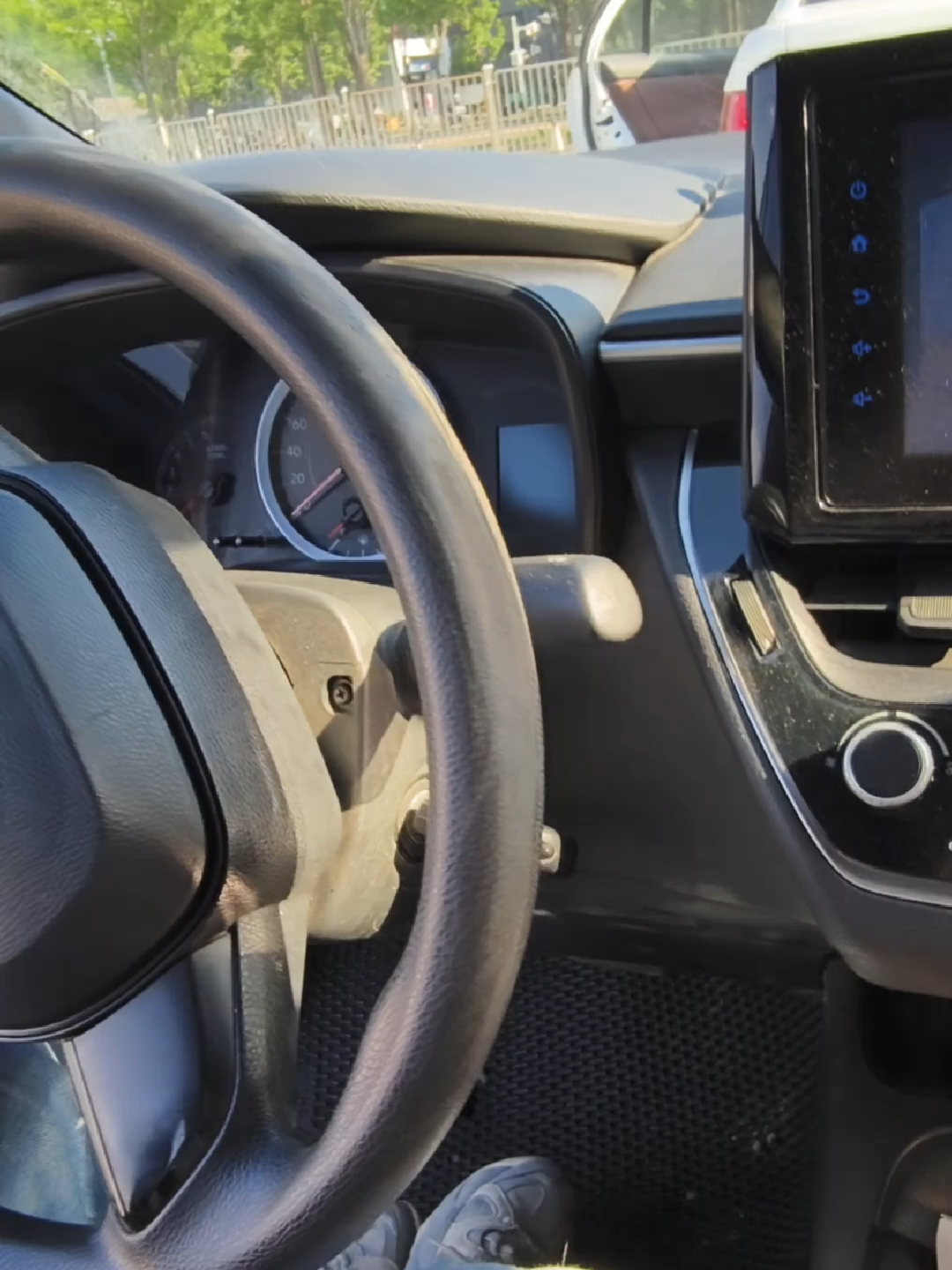 Steering wheel cover suitable for most round steering wheels!#fpy #knowledge #skills #driving