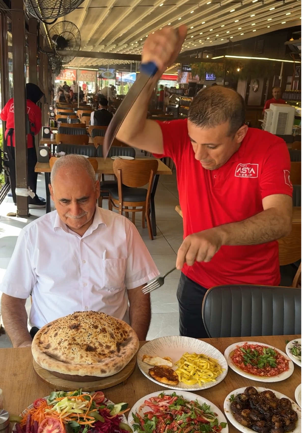 Adana keyfasya kebap'dan Asya tava . Adana'nın bulunan @keyfiasyakebap'a uğramıştım ustam Türkiyede sadece kendilerinin yaptıkları asya tava hazırladı çok lezzetliydi ben bayıldım  . #adana #asyatava #lezzet #yemektarifleri #yemektürkiyecom 
