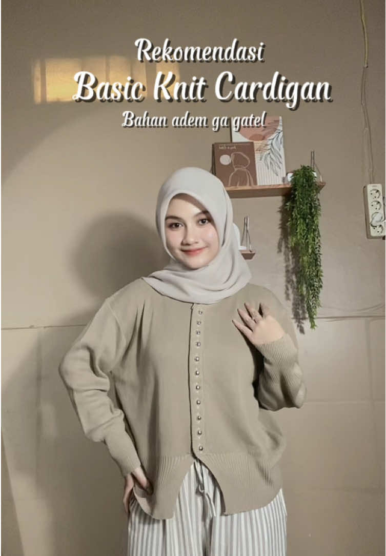 #OOTD hari ini effortless bgt cuma pake cardigan ini,tampil stylish tanpa ribet🤭😍💗#cardigancantik #cardiganknit #ootdcardigan #simplebutchic 