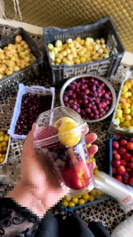 شفت هاي الفكرة هواي سووها بس حبيت اضيف لمسة وهي انو م اقطع الفواكه حتى لا تصير سوده ف جبت فواكهه الي حجمها صغير تطلع ارتب و انضف ♥️ . #توزيعات_محرم_توزيعات #العباس_عليه_السلام #محرم_الحرام #شيعة_علي_الكرار 