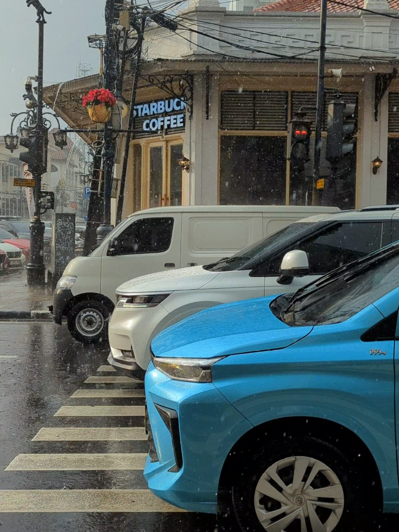 Bandung Rainy Vibes sangat Aesthetic #bandung #fyp #bandungstyle #bandungpride #bandungpunya #bandungvibes #bandungviral #wisatabandung #jalanjalanbandung #jelajahbandung #bandungcity #kotabandung #bandungaesthetic #bandungbanget #asiaafrikabandung #braga #bragabandung #alunalunbandung #bandungkotakembang #aesthetic 