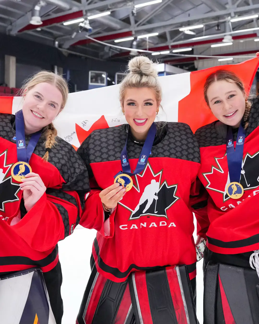 Proud to represent The True North strong and free. Happy #CanadaDay! 🇨🇦 Que de fierté pour la terre de nos aïeux. Bonne #FêteDuCanada! 🇨🇦 #hockeycanada #teamcanada #canada🇨🇦 #canada_life🇨🇦 #hockey #hockeytok 